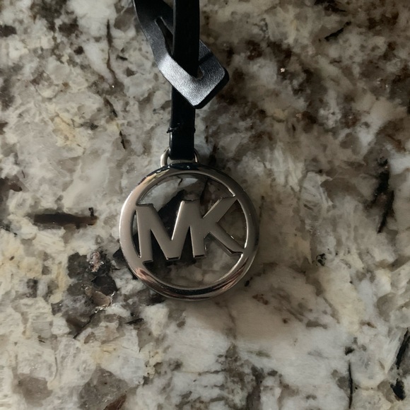 MICHAEL KORS Bag Logo Charm - Picture 3 of 6